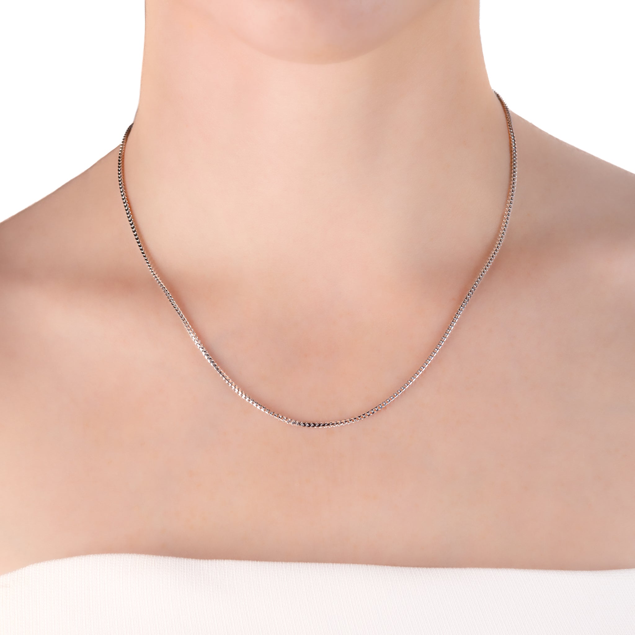 18K White Gold Polished 45cm Franco Chain on a model