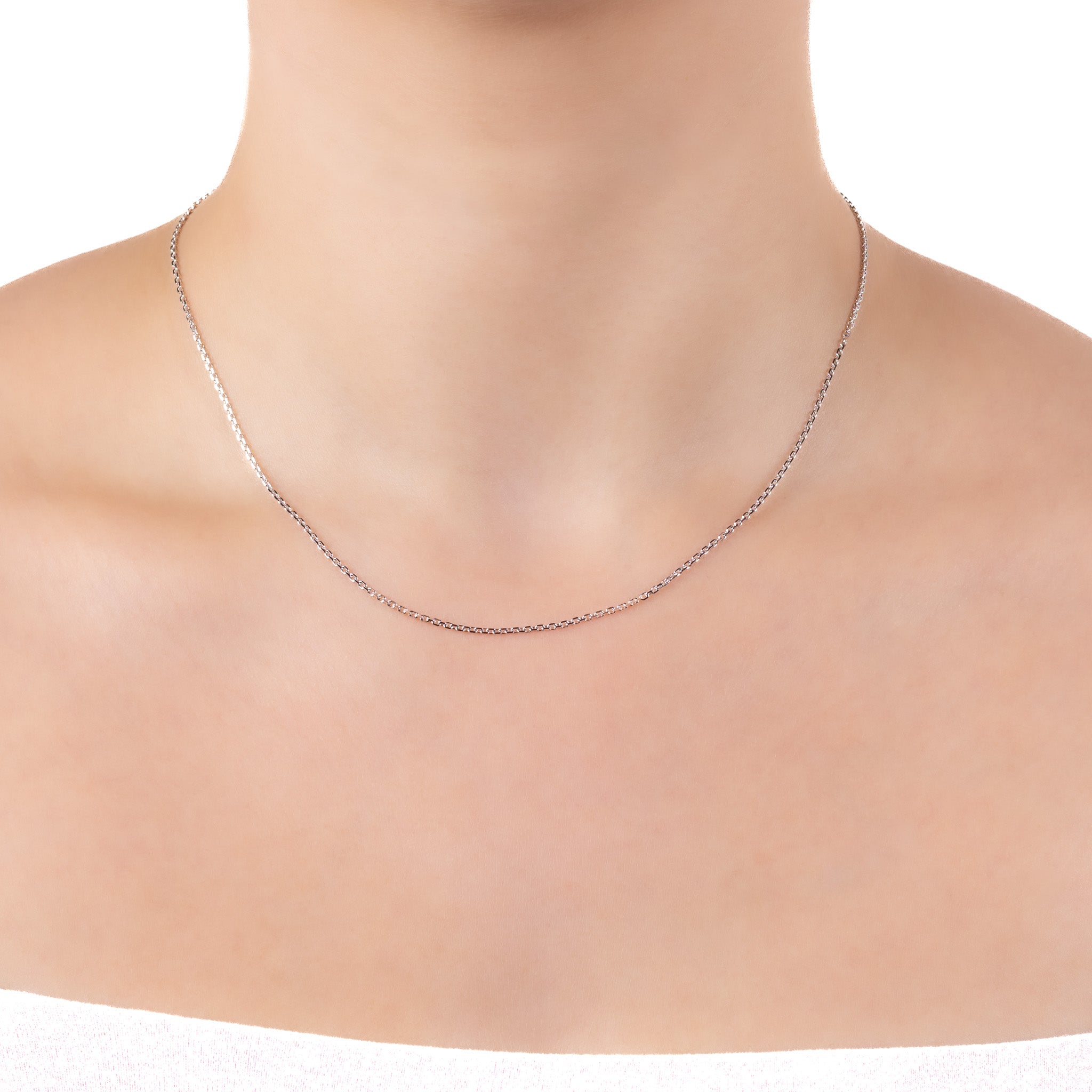 9K White Gold Polished 45cm Diamond Cut Oblong Trace Chain on a model