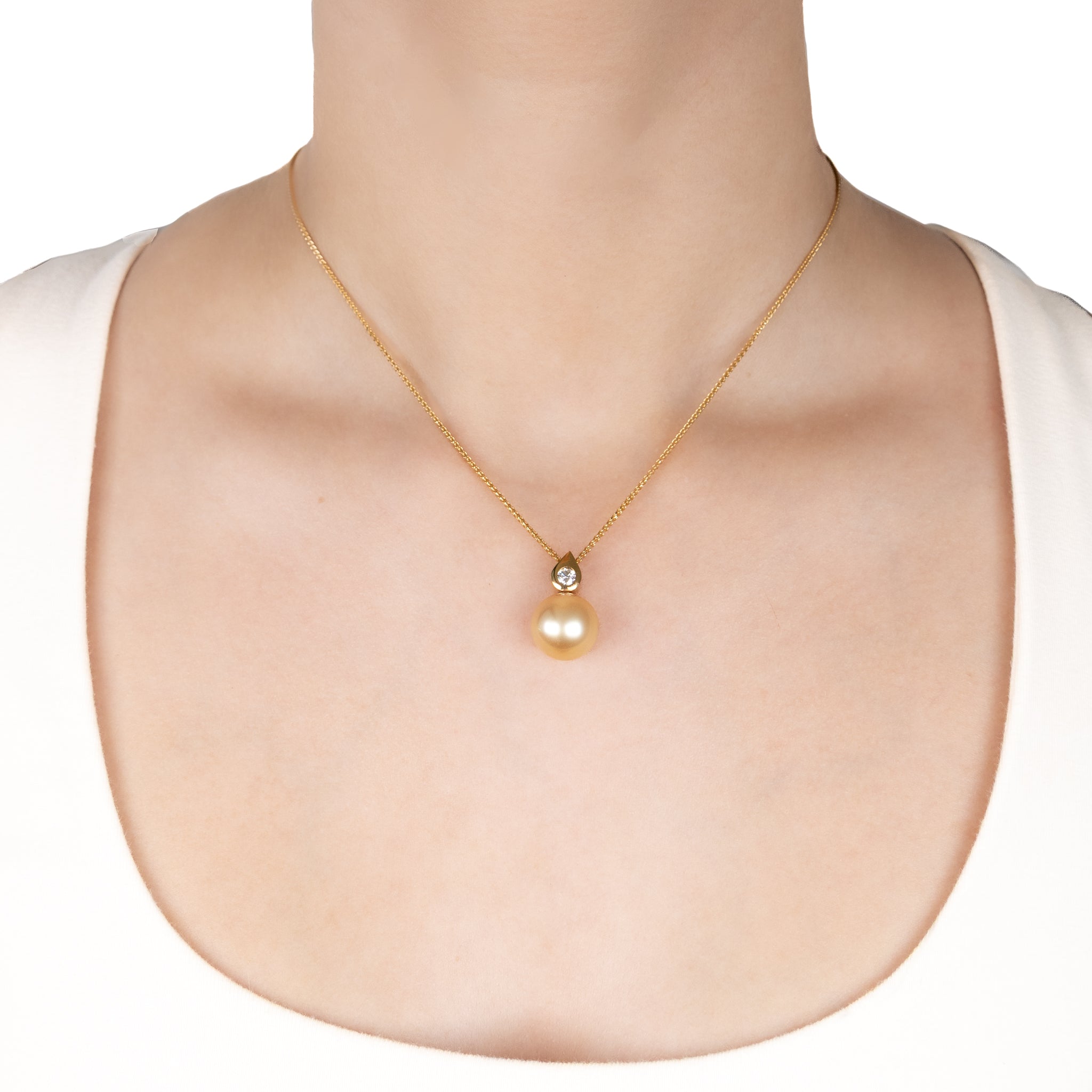 18K Yellow Gold South Sea Cultured 13-14mm Pearl and Diamond Pendant