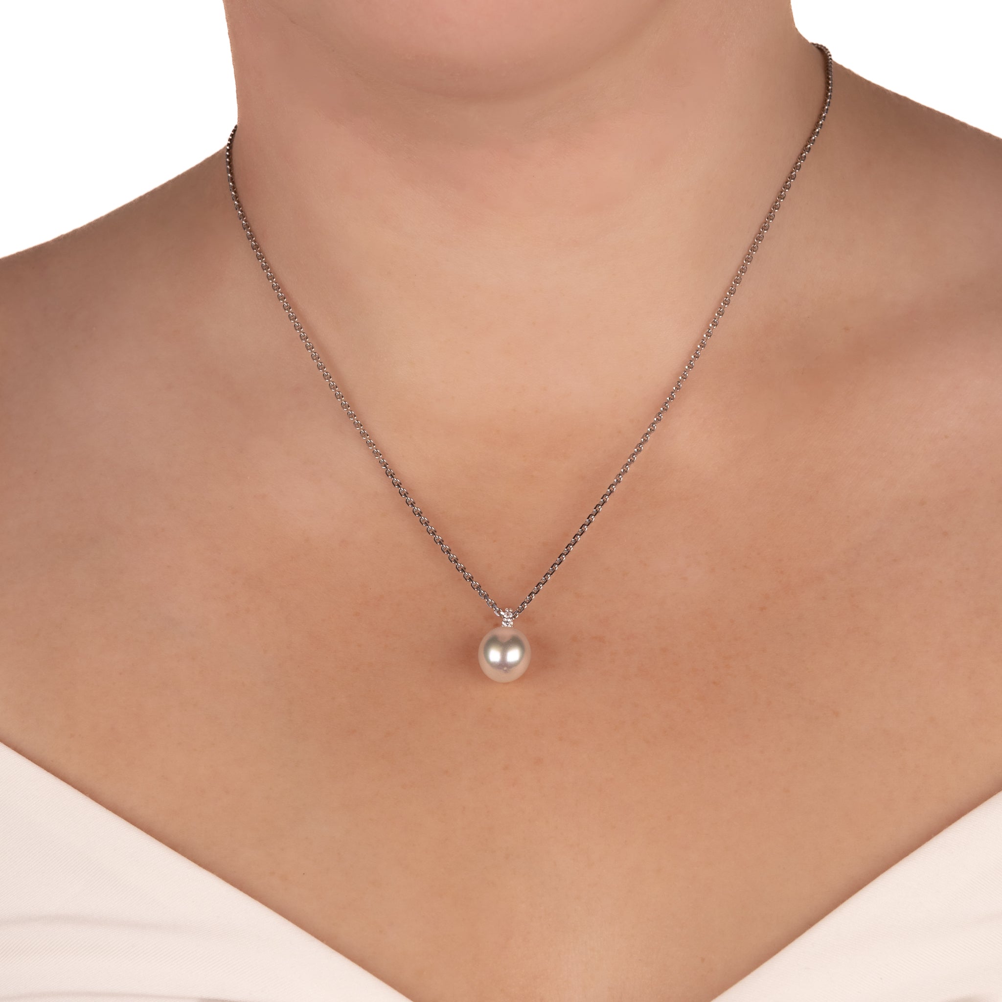 18K White Gold Australian South Sea 9-10 mm Pearl Diamond Pendant worn on a Model