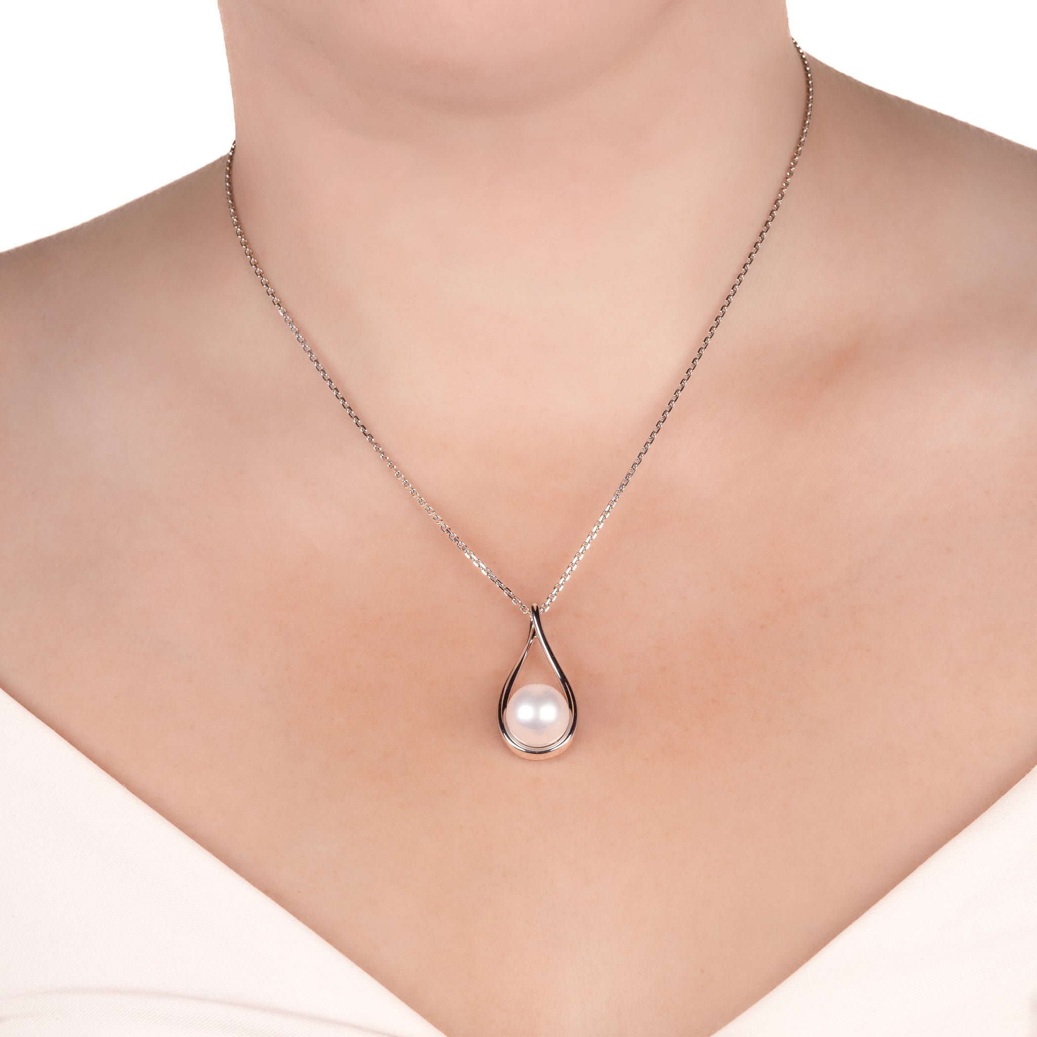 9K White Gold Australian South Sea 11-12mm Cultured Pearl Pendant on a model