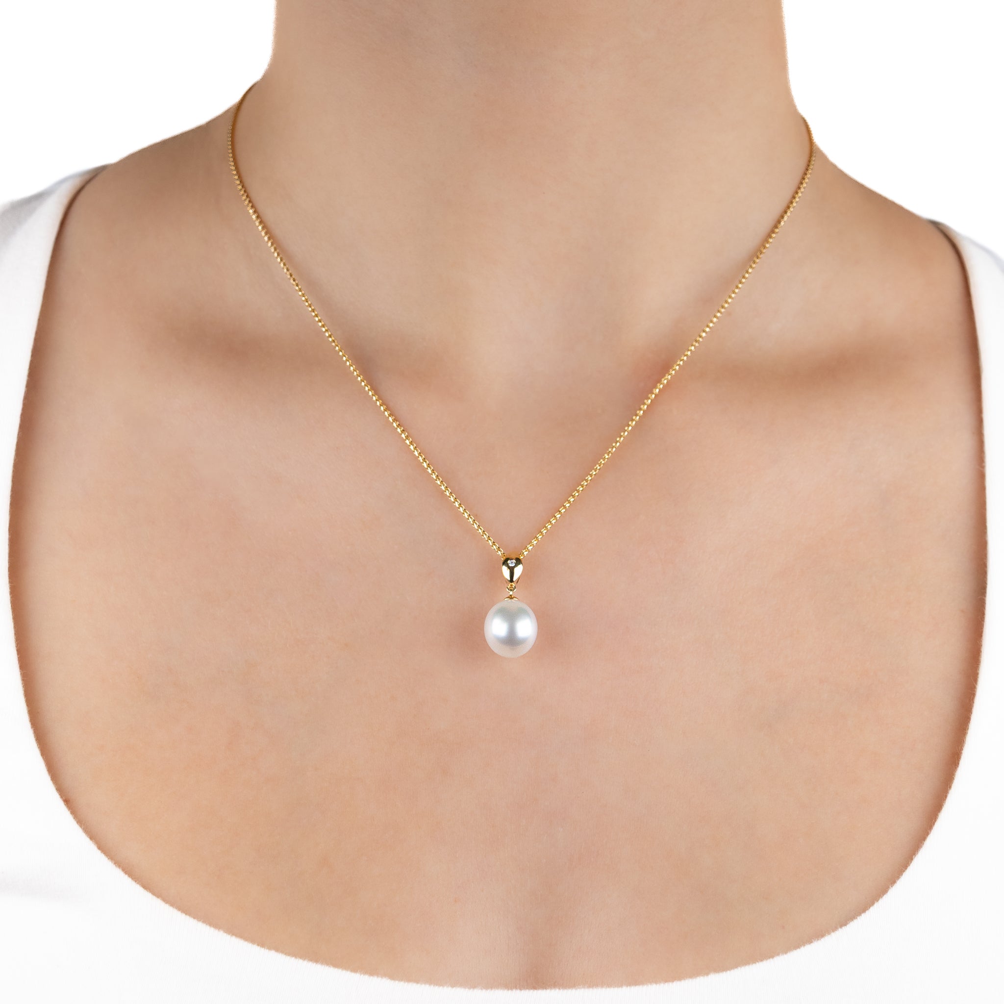 18K Yellow Gold Australian South Sea 10-11 mm Cultured Pearl and Diamond Pendant