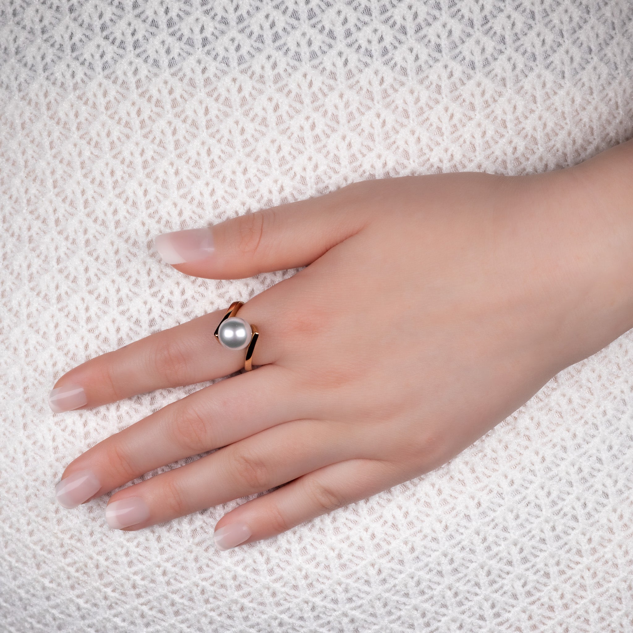 18K Rose Gold Australian South Sea 10-11 mm Cultured Pearl Ring on a model