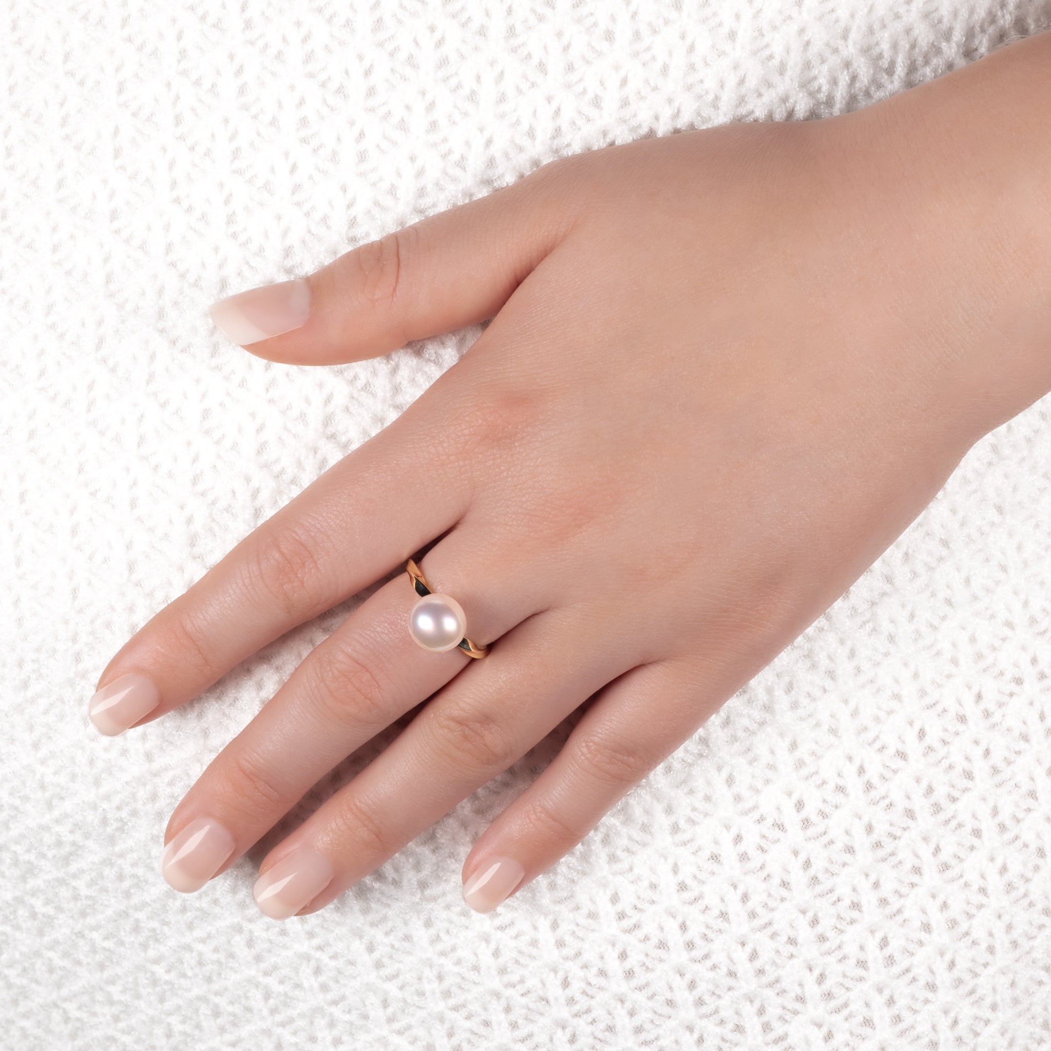 9K Yellow Gold Australian South Sea Cultured 9-10mm Ring on a Model