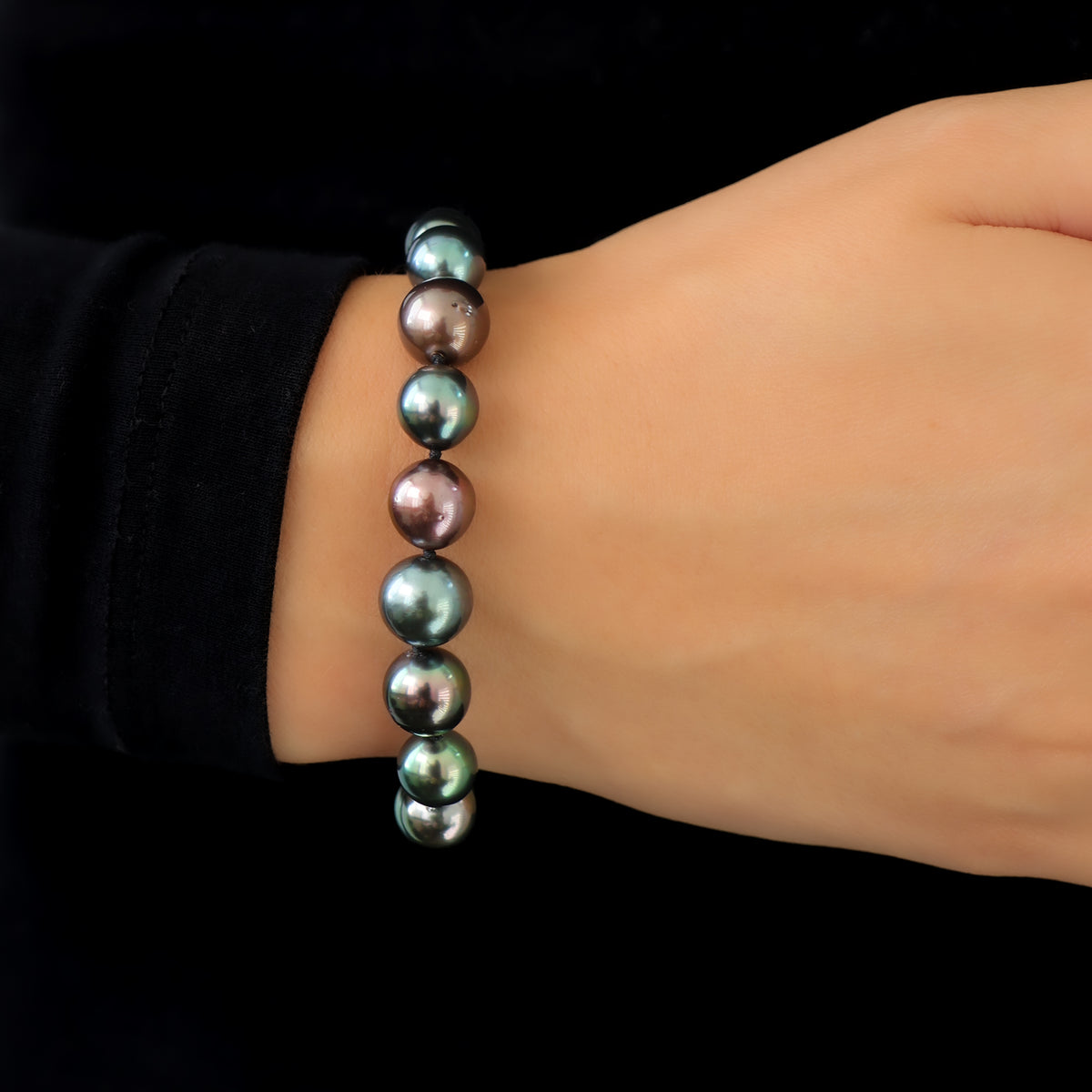 Tahitian Cultured Pearl 18 cm Strand Bracelet on model