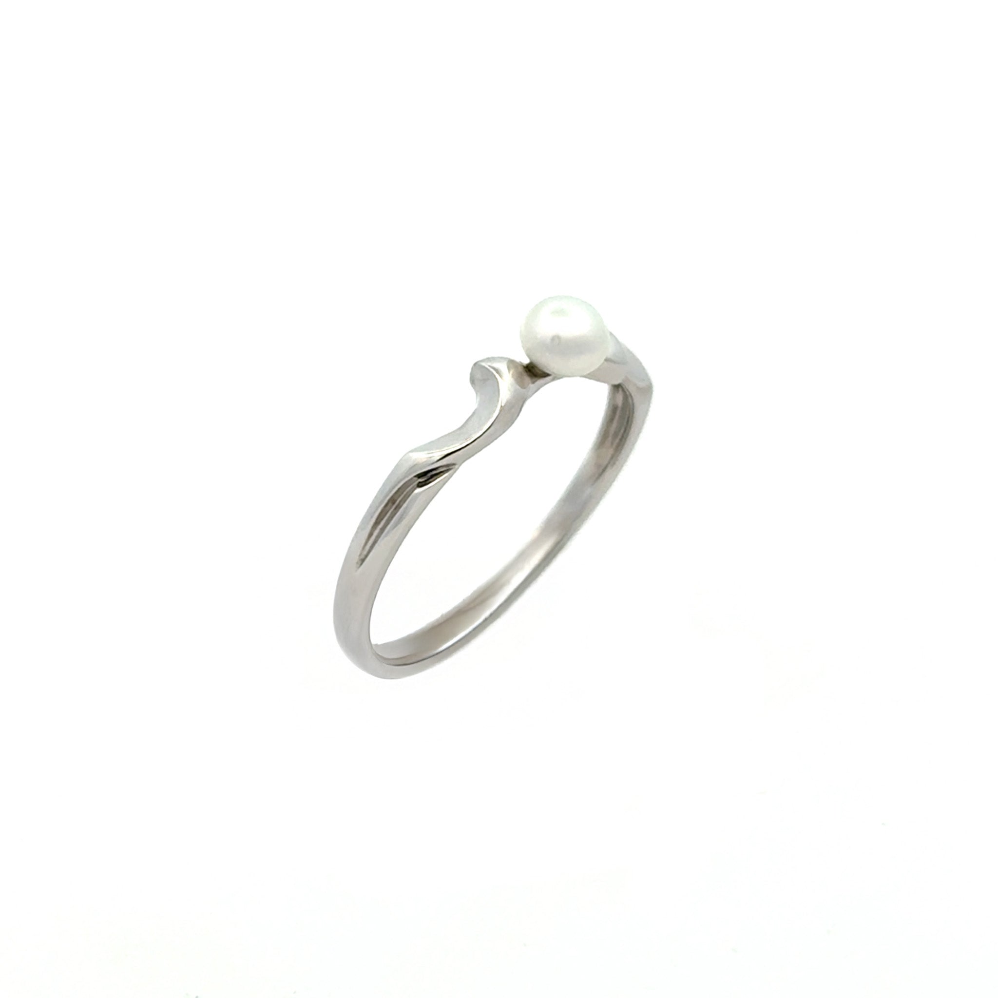 18K White Gold Australian South Sea 0.1 g Keshi Pearl Ring side upright view on white background