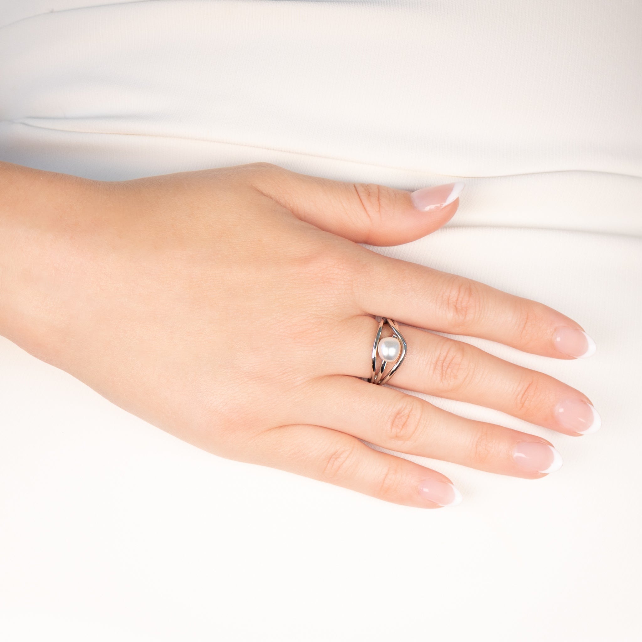 9K White Gold Australian South Sea 0.5 g Keshi Pearl Ring