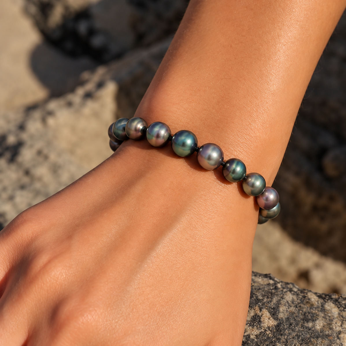 Tahitian Cultured Pearl 19 cm Strand Bracelet on a model