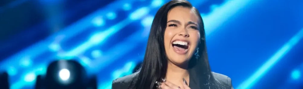 Amy Reeves performing on stage at Australian Idol