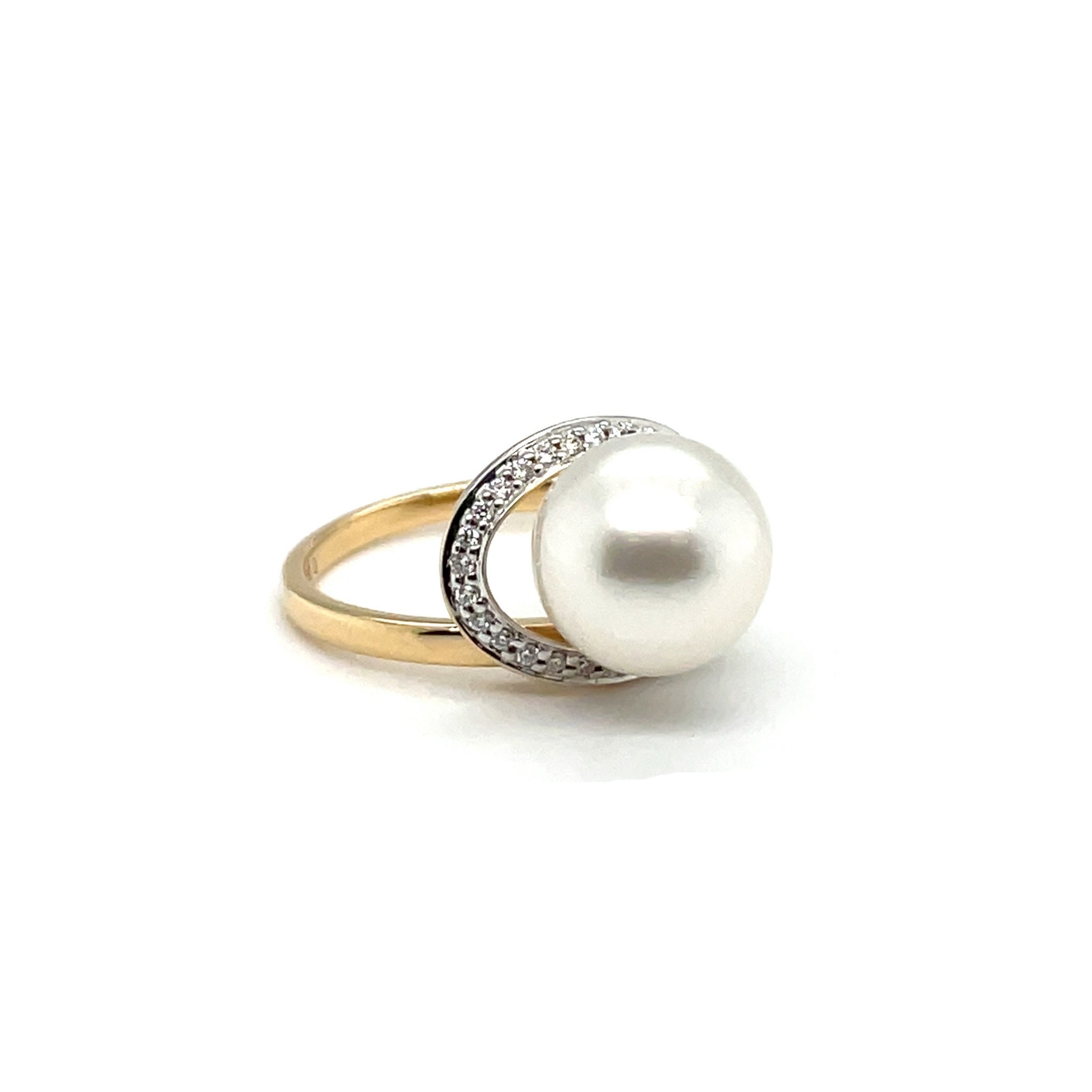 18K Yellow Gold Australian South Sea Cultured 10- 11mm Pearl and Diamond Ring