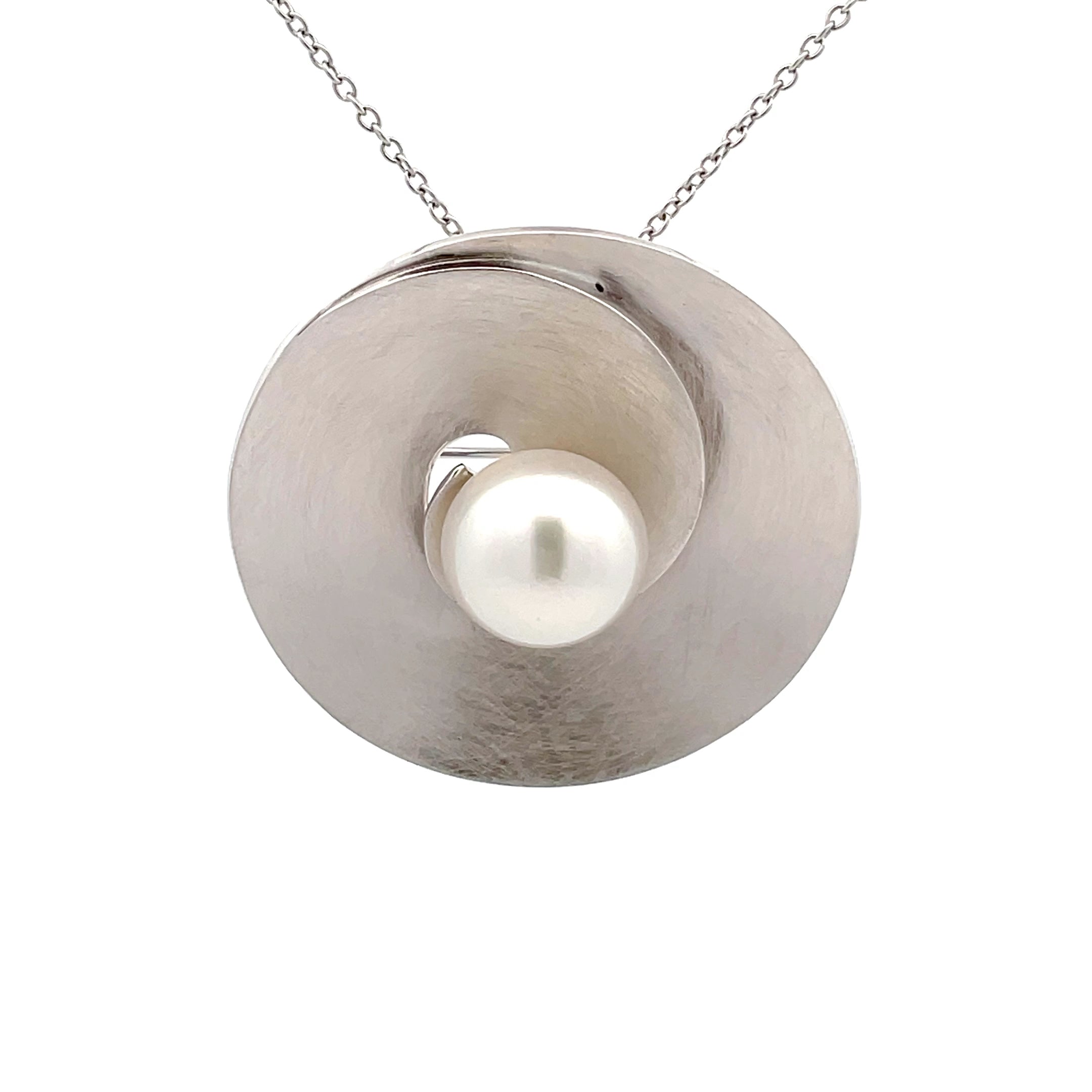Pearl necklace and brooch discount