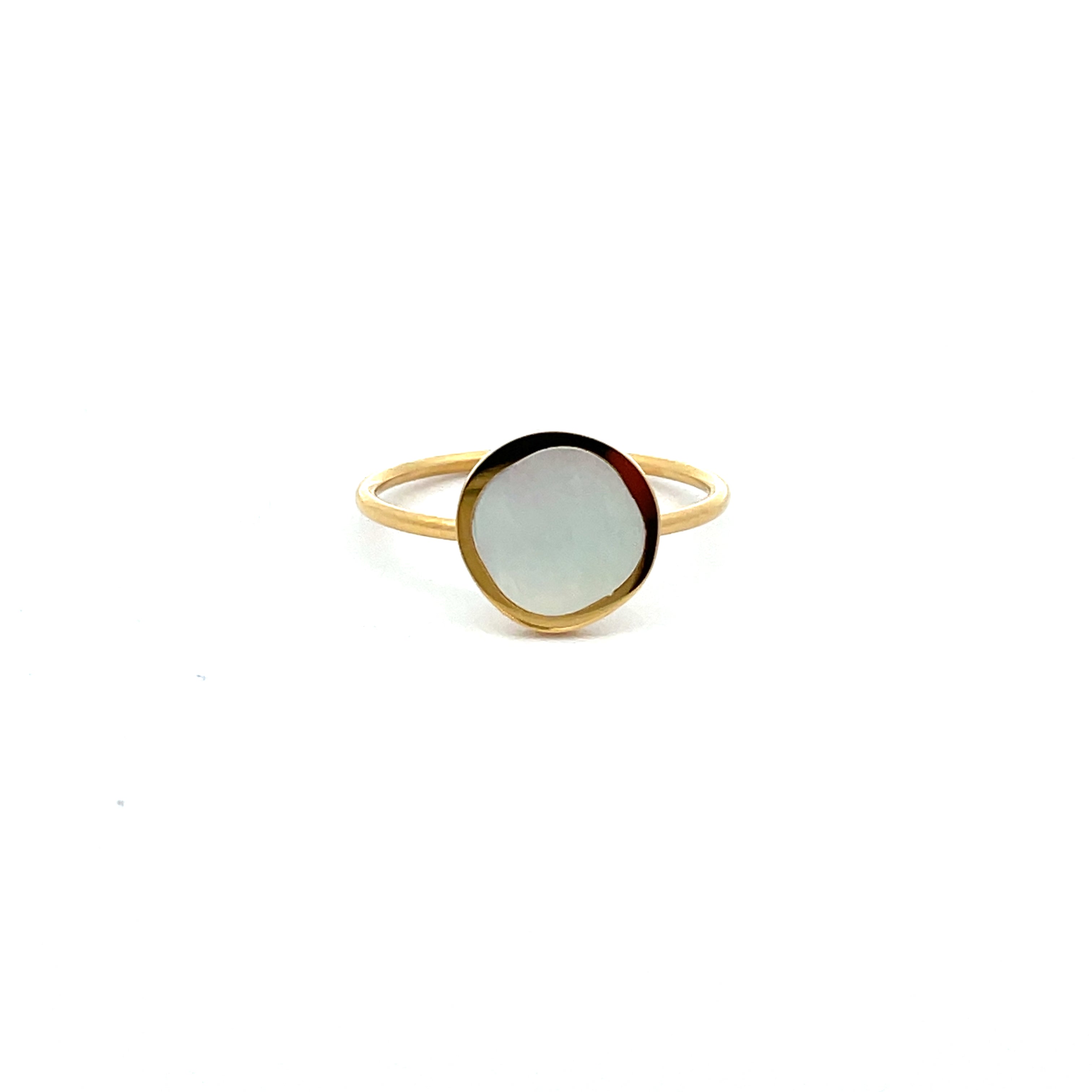 Vergoldeter Edelstahl-Ring aus weißem Perlmutt