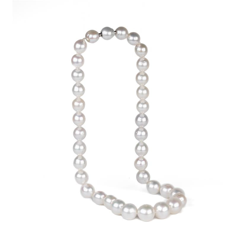 Australian South Sea 40 cm Cultured Pearl Strand front view