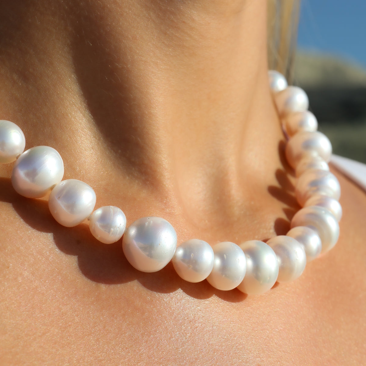 Australian South Sea 45 cm Cultured Pearl Strand Close Up