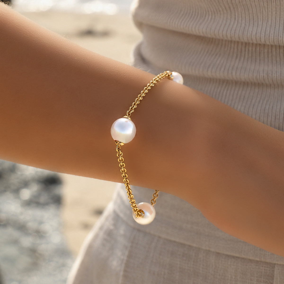 9K Yellow Gold Australian South Sea 10-11 mm Cultured Pearl Bracelet on model