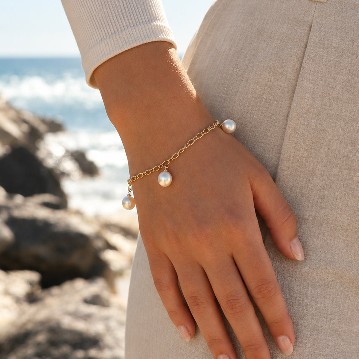 9K Yellow Gold Australian South Sea 8-9 mm Cultured Pearl Bracelet on model