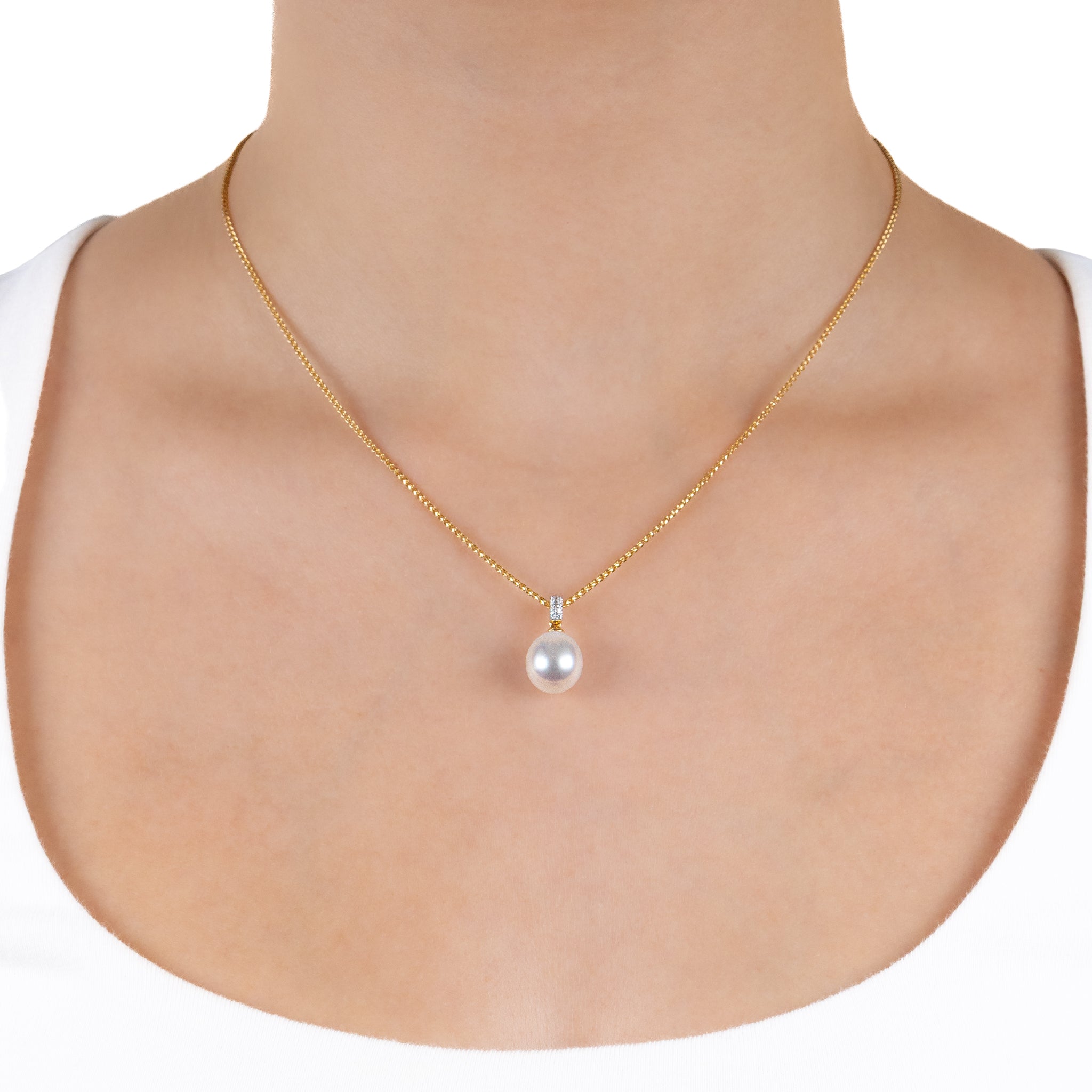 18K Yellow Gold Australian South Sea 9-10 mm Cultured Pearl and Diamond Pendant