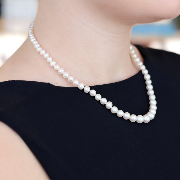 Freshwater Pearl Strand with Graduated Round Pearls and a 9K Yellow Go