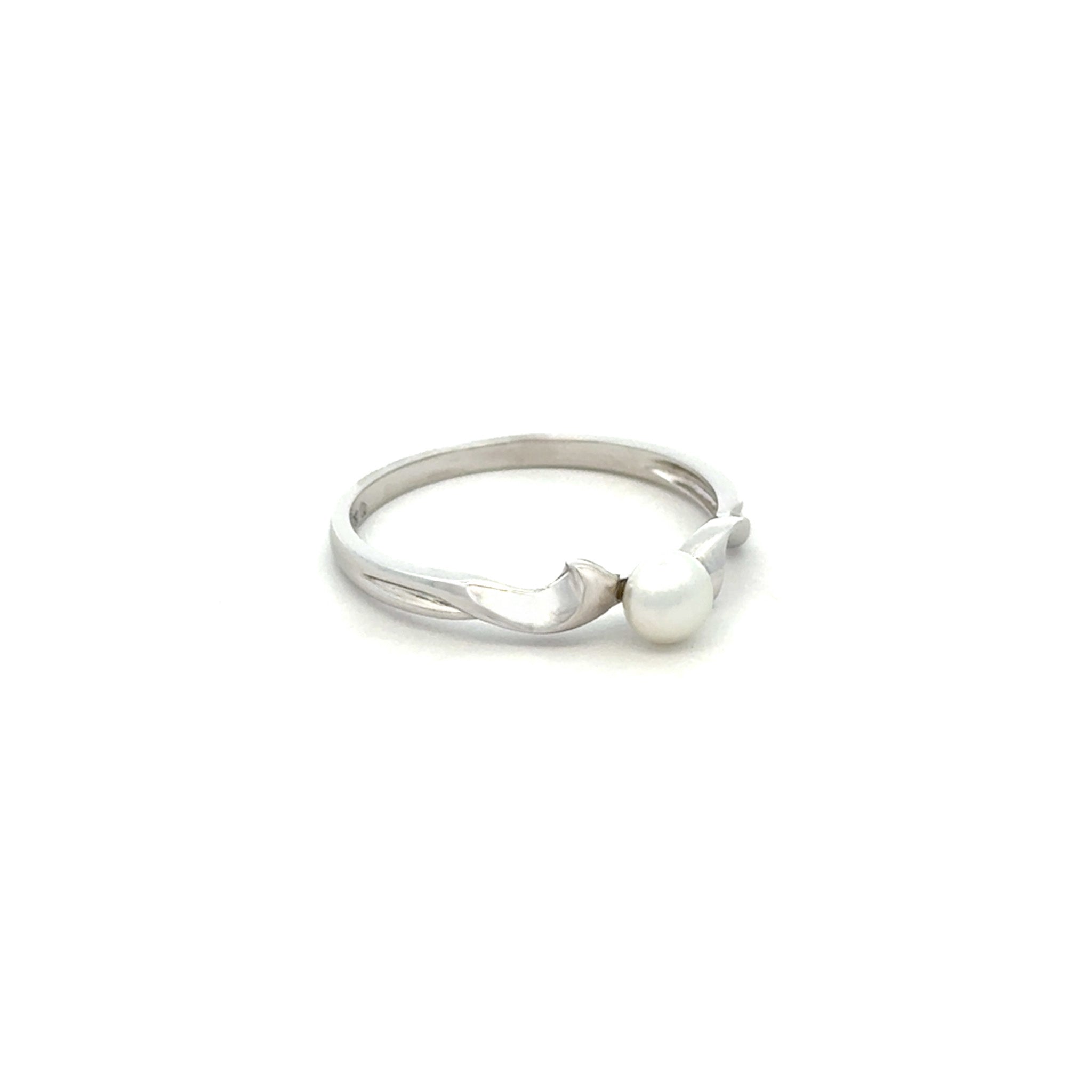 18K White Gold Australian South Sea 0.1 g Keshi Pearl Ring side flat view on white background