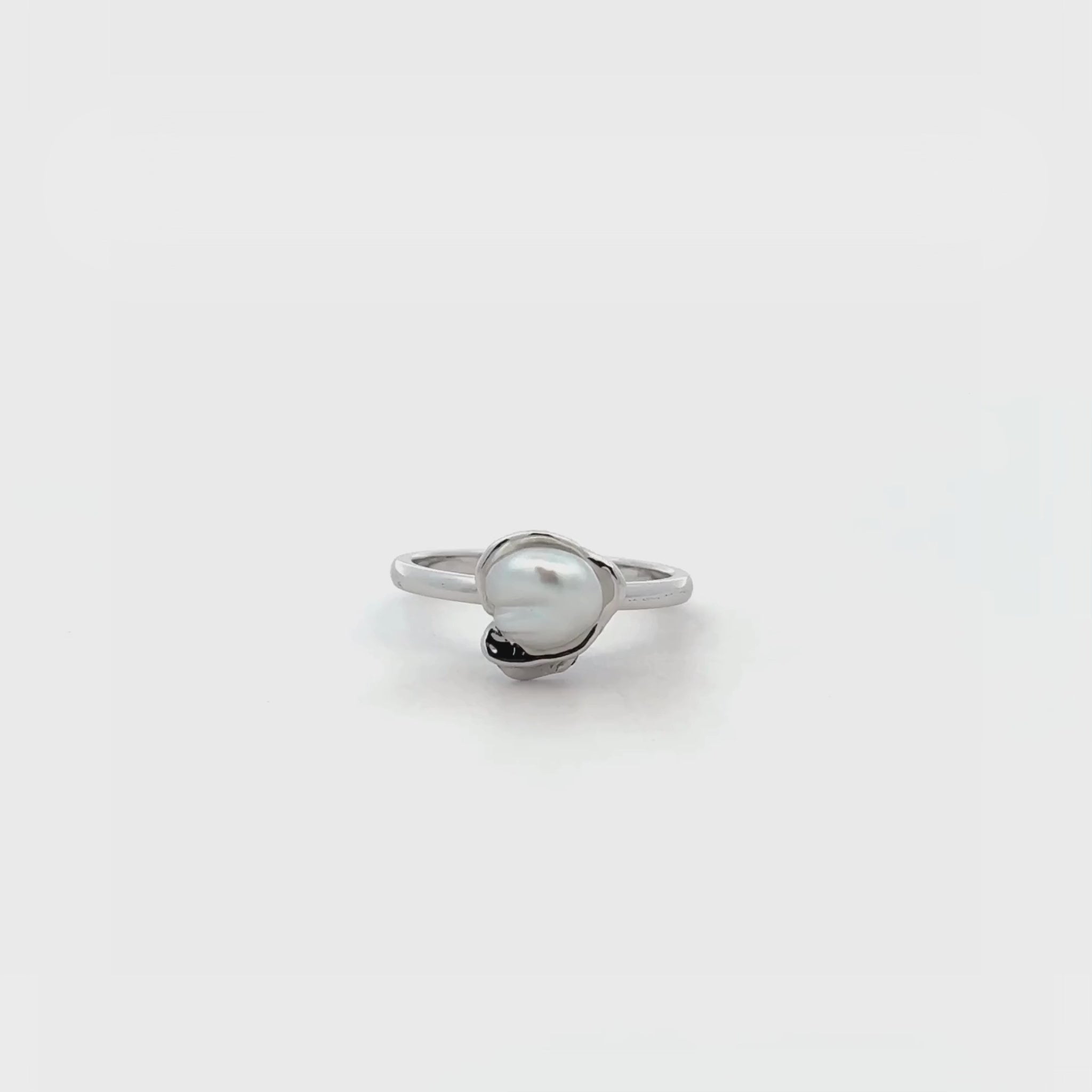 Untamed 18K White Gold Australian South Sea 0.3 g Keshi Pearl Ring 360 degree video on white background