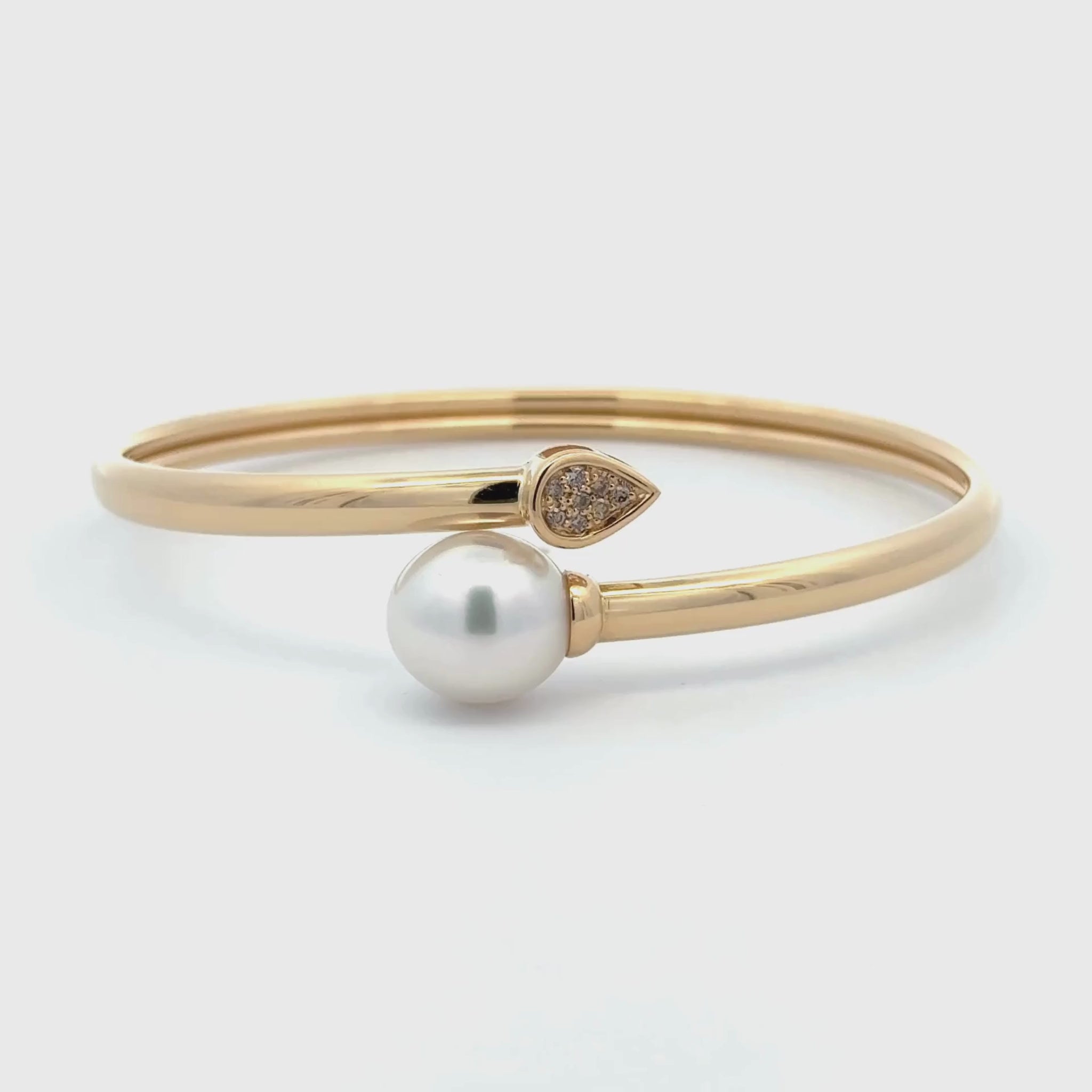 18K Yellow Gold Australian South Sea 11-12mm Cultured Pearl and Argyle Diamond Bangle 360 degree video on white background
