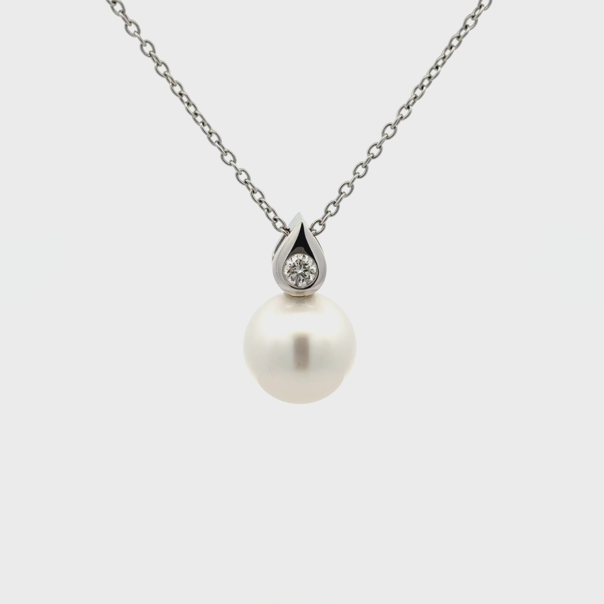 18K White Gold Australian South Sea 13-14 mm Cultured Pearl and Diamond Pendant 360 view video