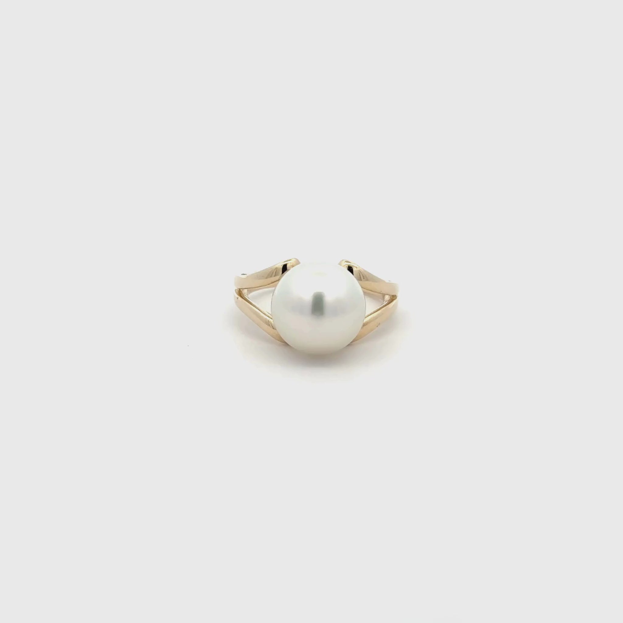 360 view of9K Yellow Gold Australian South Sea 11-12mm Cultured Pearl Ring on a white background 