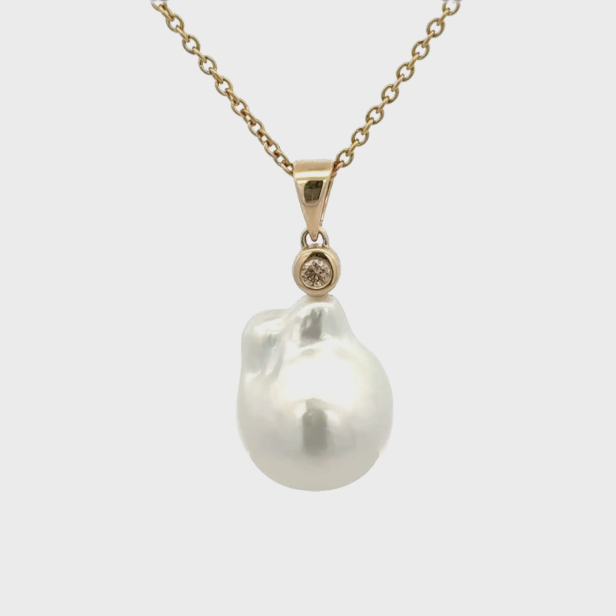 9K Yellow Gold Australian South Sea Cultured 14-15mm Pearl and Argyle Diamond Pendant 360 view