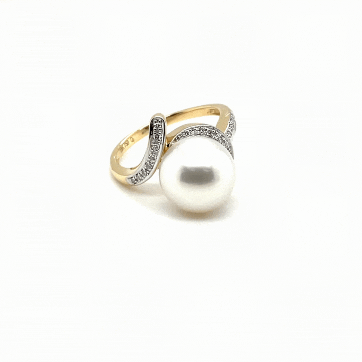 18K Yellow Gold Australian South Sea Cultured 10- 11mm Pearl and Diamond Ring